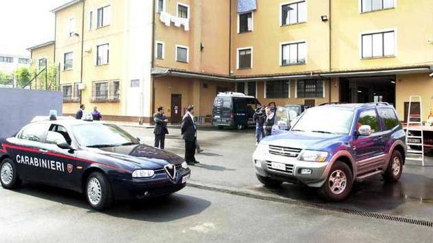 Ubriaco picchia la sorella e aggredisce i carabinieri