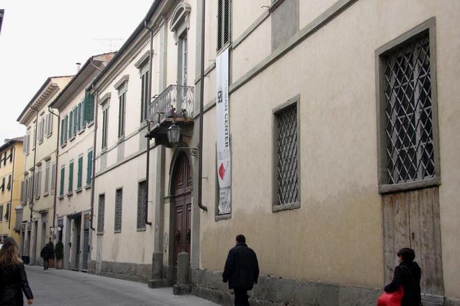Gli artisti si mettono in gioco nella mostra “Urbana Vestigia” 