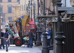 Bancarelle Pisa: è guerra legale tra ambulanti e istituzioni 