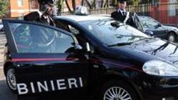 Prosciugano il conto a anziano, arrestate badanti