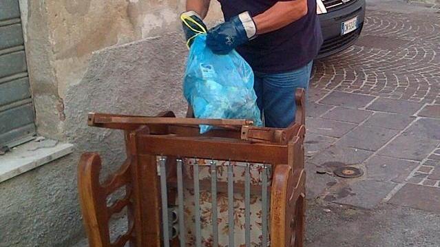 Controlli nei rifiuti abbandonati dai cittadini