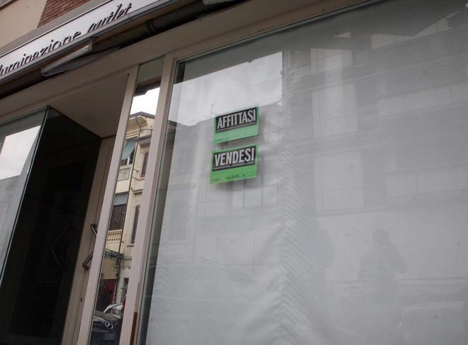 Più di trenta fondi vuoti nelle strade dello shopping 