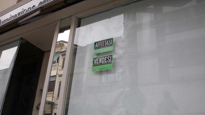 Più di trenta fondi vuoti nelle strade dello shopping