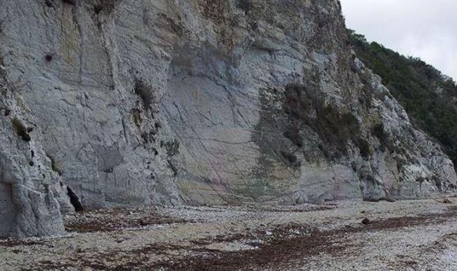 Ripulita la scogliera di Capobianco