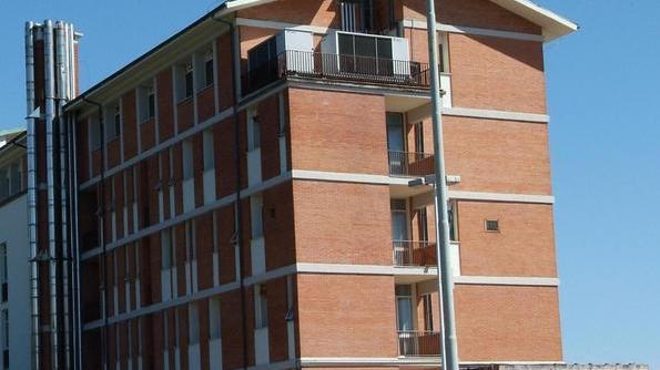 Lo dimettono ma lui si oppone L’Arma interviene in corsia