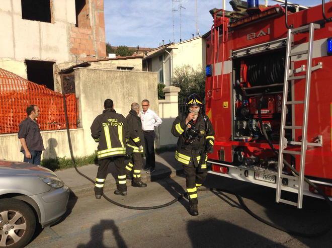 Va a fuoco un’abitazione disabitata in via Fra Bartolomeo a Prato 