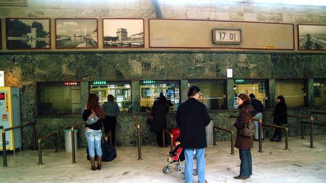 Rinnovare l’abbonamento del treno a Viareggio è un’impresa
