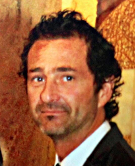 Poli investe, 4 negozi in via San Martino 