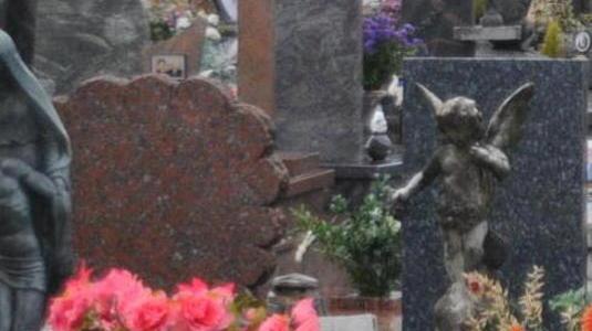 Soldi alle associazioni per curare i cimiteri