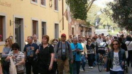 «Via gli stalli blu: il pugno che ci mette ko»
