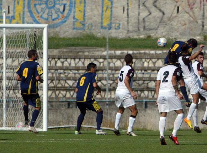 Pontedera brinda in zona Cesarini azzurri ancora ko 