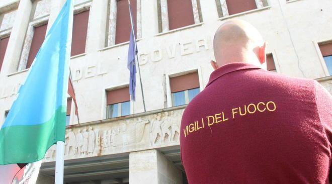 Tra tagli e mancati diritti la dura vita dei pompieri 