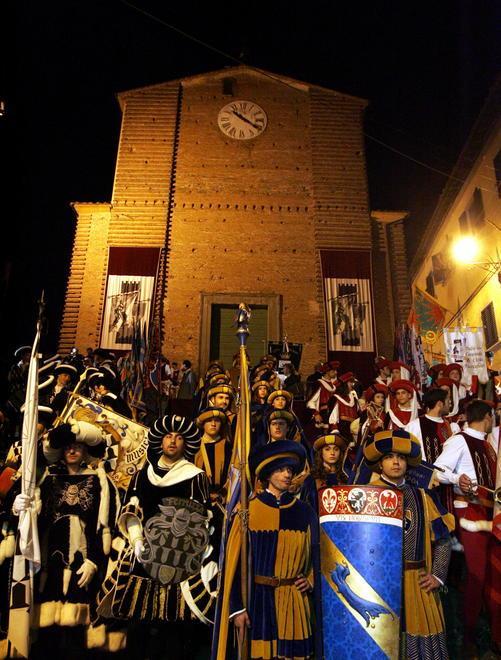 Gran galà di musici e sbandieratori domenica in piazza