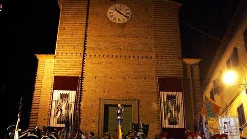 Gran galà di musici e sbandieratori domenica in piazza