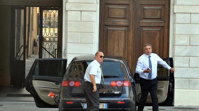 Dopo le minacce di morte ricevute dal sindaco, cambiano le regole per l’accesso in Municipio