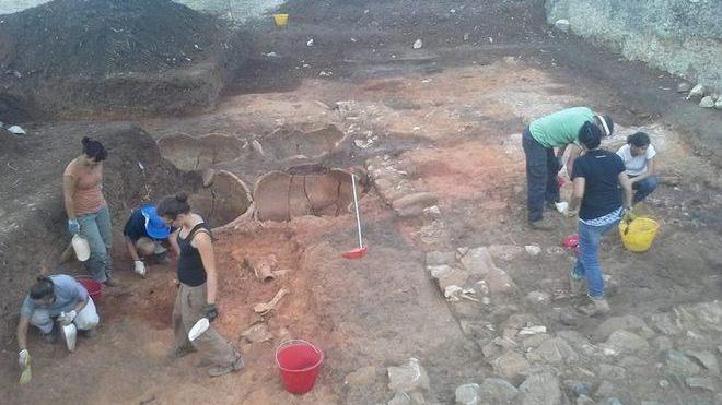 Scoperte a San Giovanni decine di anfore antiche