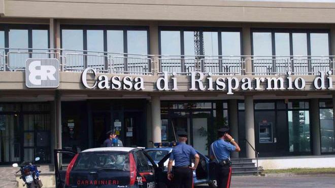 Lido, rapina da oltre 90mila euro alla Cassa di risparmio di Carrara