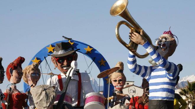 Girandole e luci di Burlamacco anche per Natale