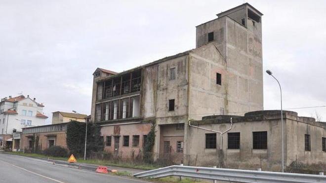 Ex pastificio da demolire per fare le villette in paese