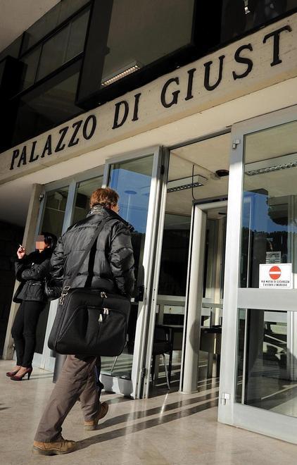 Rumori molesti e immondizia sul terrazzo 