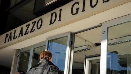 Rumori molesti e immondizia sul terrazzo