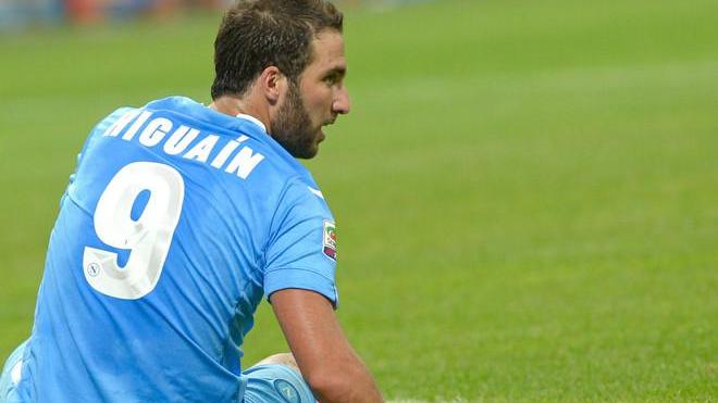 Napoli, Higuain recupera. Behrami alla carica