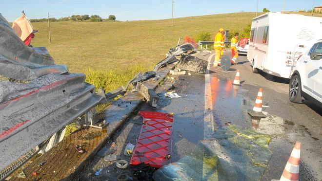 Tir precipita dal viadotto Muore camionista a 54 anni 
