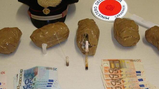 Spaccio di droga, arrestato dai carabinieri