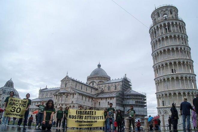 Greenpeace manifesta nelle piazze 