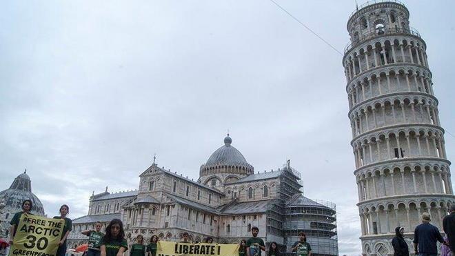 Greenpeace manifesta nelle piazze