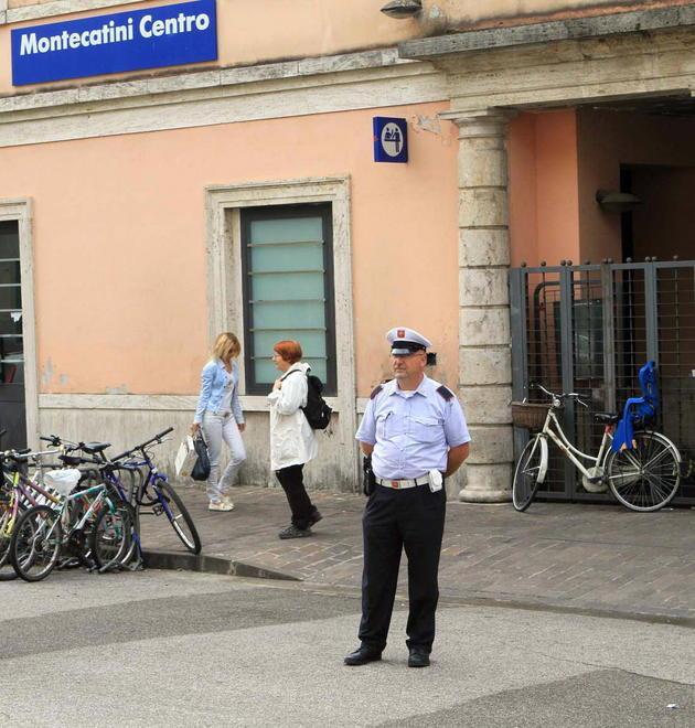 «Mi hanno aggredita fuori dalla stazione» Non era vero, denunciata dai carabinieri 