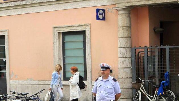 «Mi hanno aggredita fuori dalla stazione» Non era vero, denunciata dai carabinieri