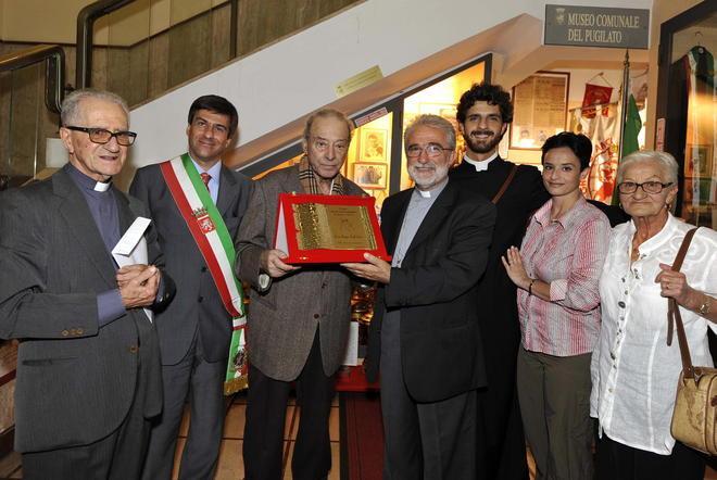 Anche il vescovo al museo della boxe 