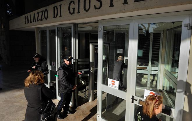 Tentato omicidio con il coltello Il romeno rimane in carcere