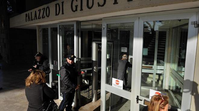 Tentato omicidio con il coltello Il romeno rimane in carcere