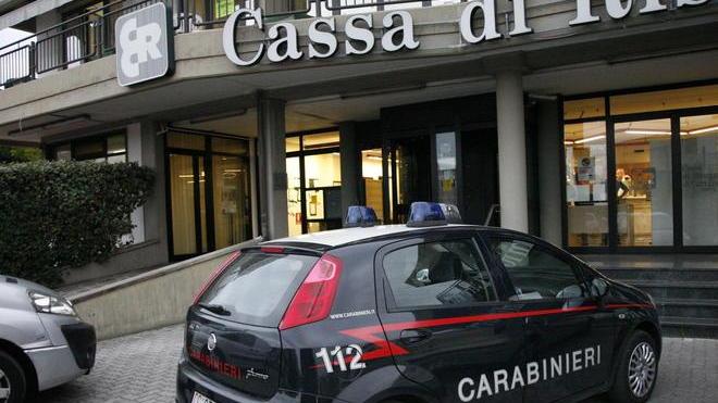 In sette ostaggio dei rapinatori nella banca