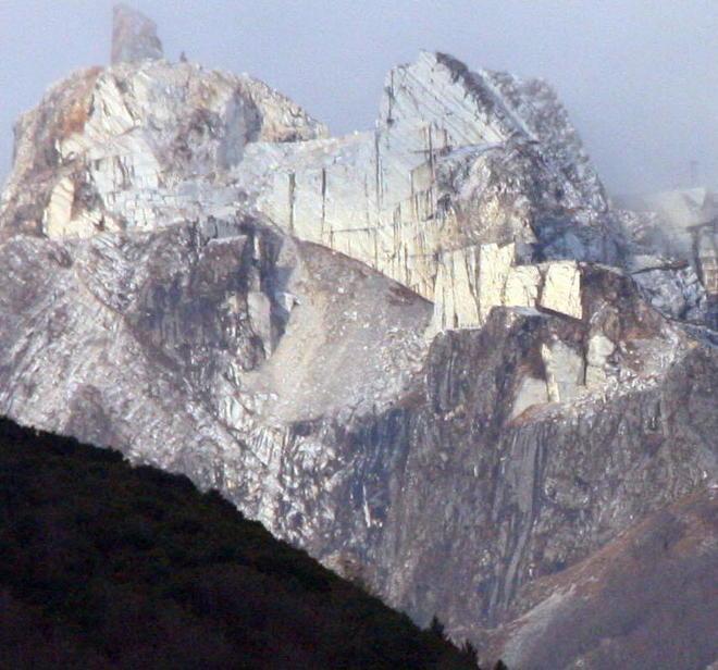 Stop all’estrazione a cielo aperto nell’area protetta 