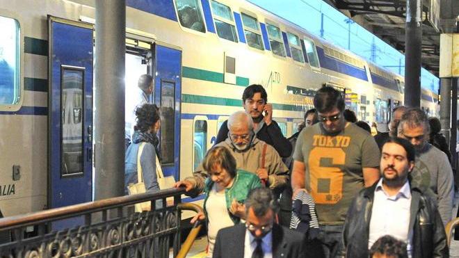 Camion trancia i cavi: treni bloccati