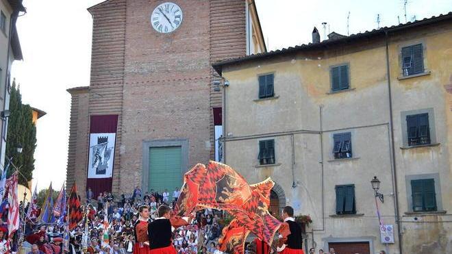 Il Gran galà degli sbandieratori conquista Fucecchio