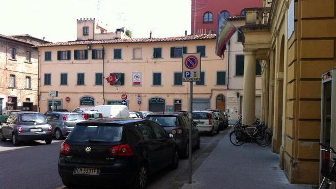 Guerra alla sosta selvaggia, cittadino 007 invia le foto al sindaco