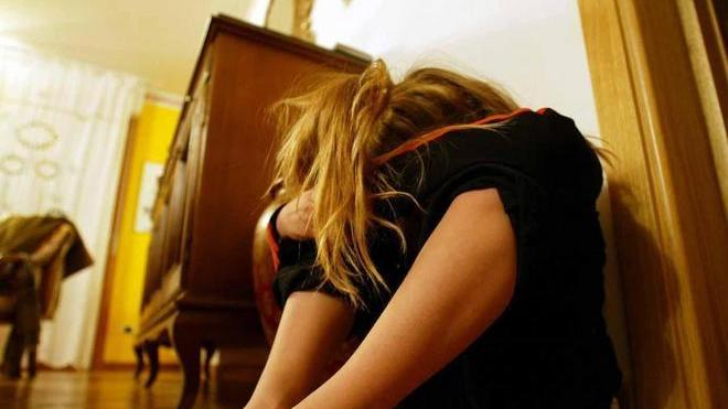 La procura: picchiata per anni dal marito