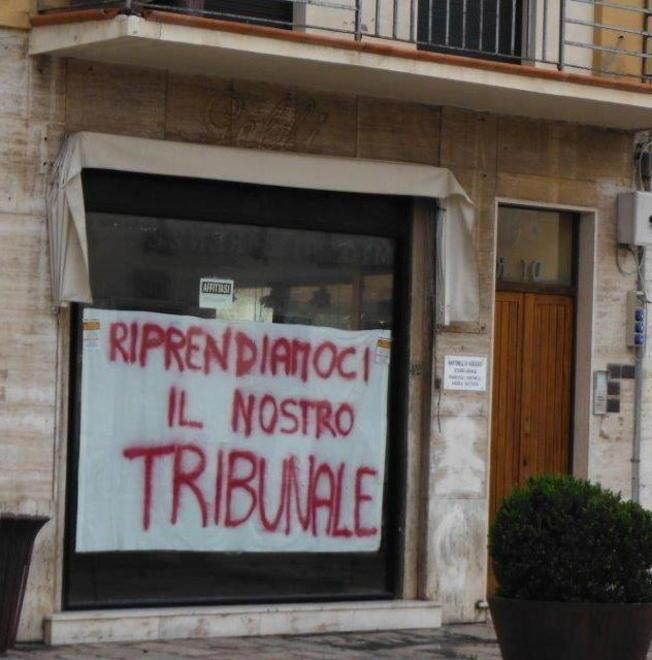 Raccolta di firme e riconsegna di tessere elettorali