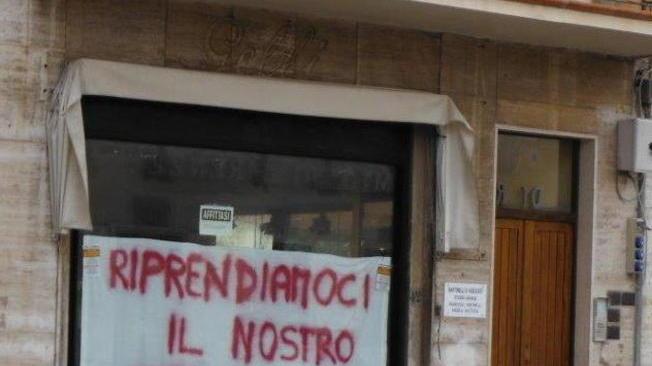 Raccolta di firme e riconsegna di tessere elettorali