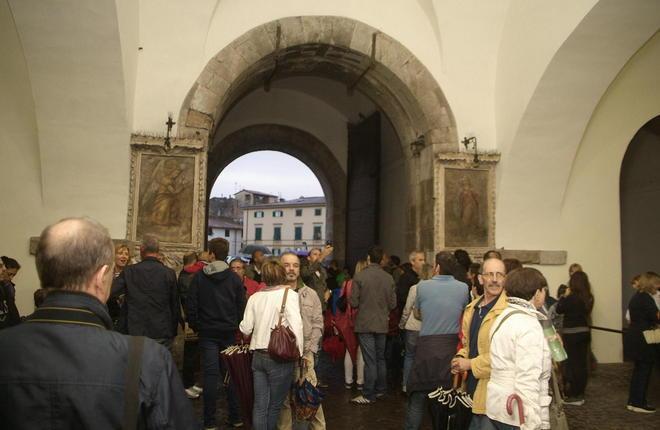 Chiusura di porta S. Maria annullata per la pioggia 