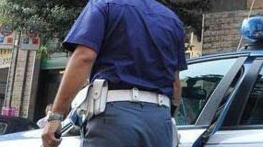 Agente in libera uscita fa arrestare i ladri
