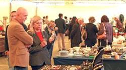 Mercato antiquario ma salta (di nuovo) lo “shopping day”