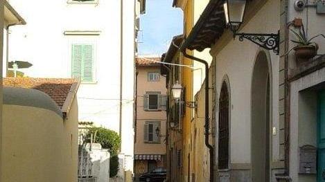 In via Leopardi installate sei lanterne artistiche