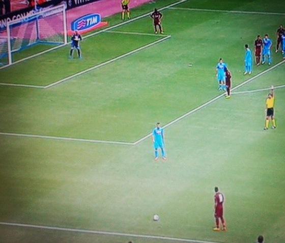  Quanti regali al Napoli: Livorno asfaltato 