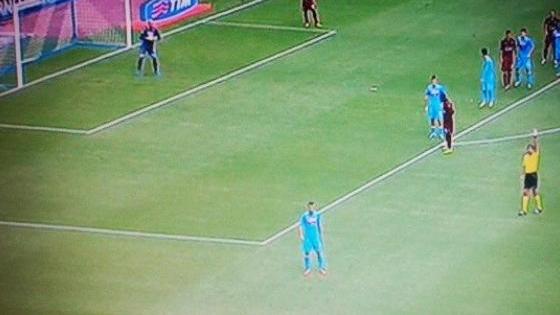 Quanti regali al Napoli: Livorno asfaltato
