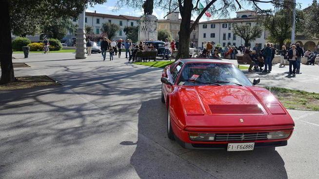 Vecchie signore in piazza fotogallery sul sito del Tirreno